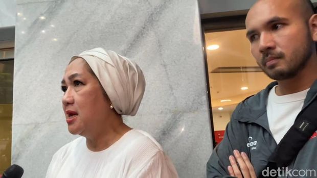 Anak Titek Puspa kabarkan ibunda meninggal dunia.