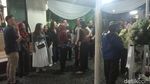 Potret Pelayat Salati Jenazah Titiek Puspa di Rumah Duka