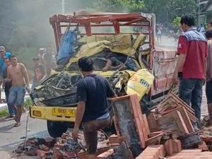 Fakta Tragis Truk Tabrak Gapura Tewaskan 2 Orang gegara Google Maps