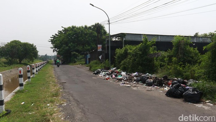 Tumpukan sampah di Babarsari, Depok, Sleman, Kamis (10/4/2025).