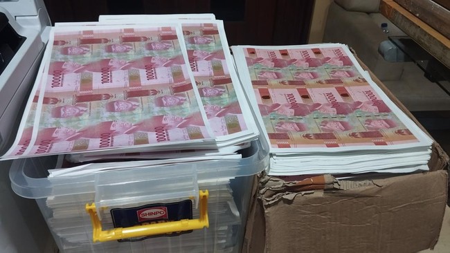 Cerita Tas Tertinggal di KRL yang Bongkar Pabrik Uang Abal-abal