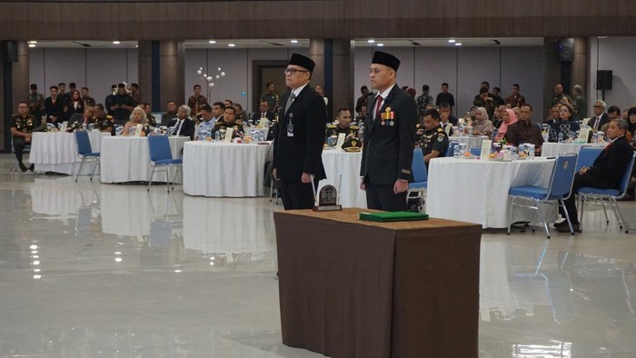 Unjani Mengganti Rektor dari Hikmahanto Juwana ke Agus Subagyo