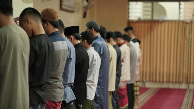 Pahala dan Keutamaan Sholat Tarawih Malam Pertama Ramadan, Yuk Amalkan!