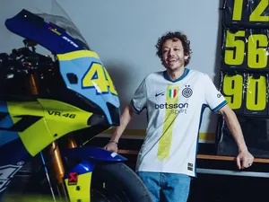 Inter Bikin Jersey Khusus Valentino Rossi, Dipakai Akhir Pekan Ini