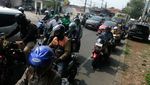 Warga Serbu Samsat, Lalin Jalan RE Martadinata Ciputat Macet