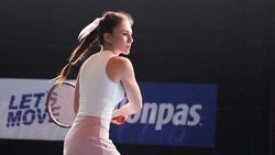 7 Gaya Wulan Guritno Main Tenis, Sporty Abis! 7 Gaya Wulan Guritno Main Tenis, Sporty Abis!