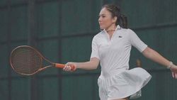 7 Gaya Wulan Guritno Main Tenis, Sporty Abis! 7 Gaya Wulan Guritno Main Tenis, Sporty Abis!