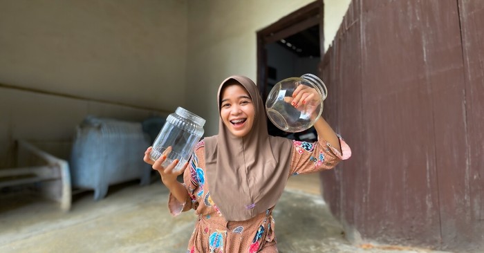 Yeniwa Fenomena selebriti media sosial semakin marak. Yeniwa, TikTokers asal Lampung, sukses meraih popularitas dan cuan dari konten kesehariannya.