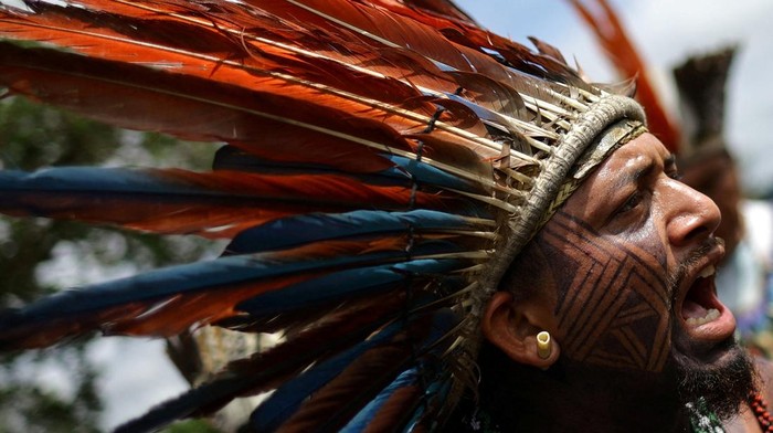 A firefighter assists an Indigenous woman who is affected by tear gas fired by riot police while taking part in the Terra Livre (Free Land) protest camp to demand the demarcation of land and to defend cultural rights, in Brasilia, Brazil April 10, 2025. REUTERS/Adriano Machado