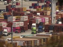 Aktivitas Pelabuhan Kargo Terbesar AS di Tengah Kebijakan Tarif Impor Trump