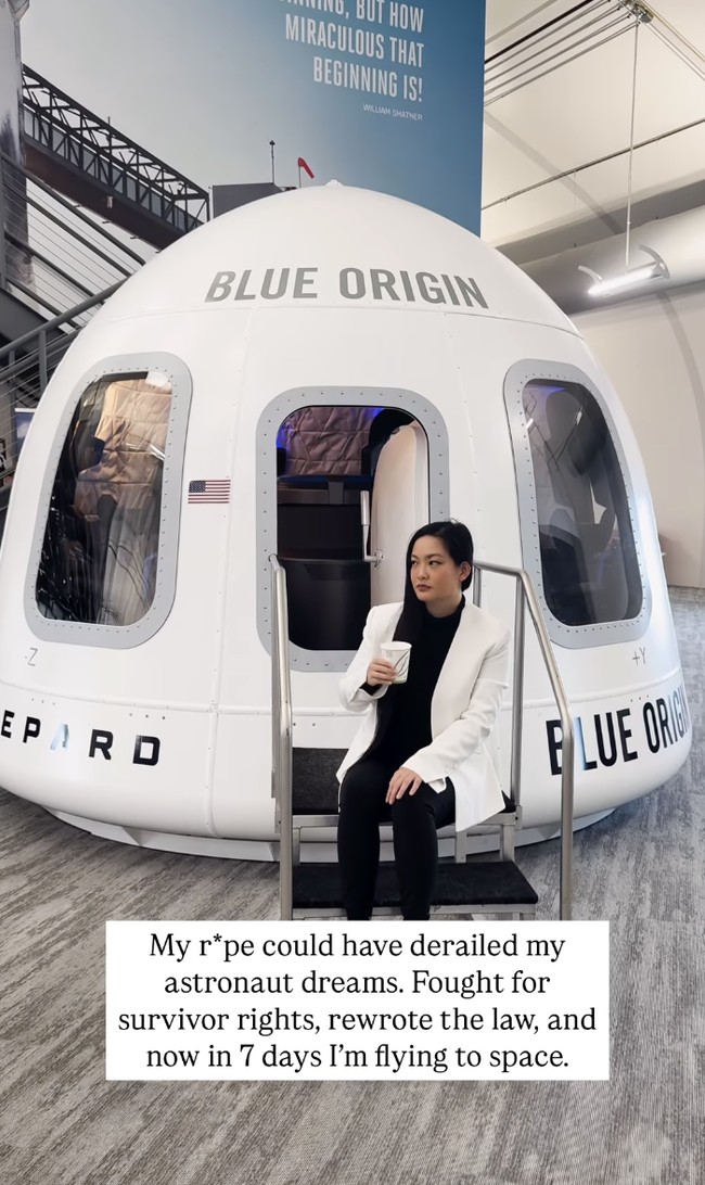 “Aku tidak pernah berniat menjadi aktivis. Aku hanya ingin jadi astronot. Tapi pada akhirnya, aku menyadari tidak ada orang lain yang akan menuliskan hak-hakku jika bukan aku sendiri,” ujar Amanda dalam wawancara dengan TIME. Foto: dok. Instagram @amandangocnguyen