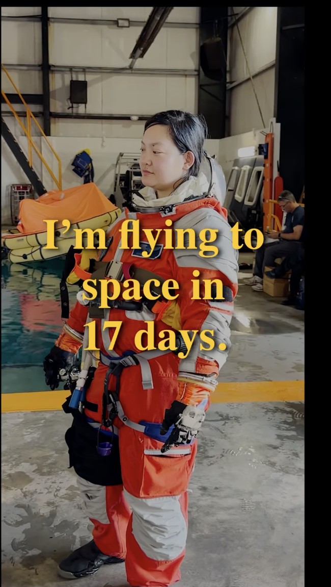 Ini akan menjadi penerbangan luar angkasa komersial pertama yang seluruh awaknya adalah perempuan, sejak Valentina Tereshkova dari Uni Soviet terbang sendirian ke luar angkasa pada tahun 1963. Selain Amanda dan Katy Perry, misi ini juga akan diisi oleh nama-nama seperti Lauren Sánchez (tunangan Jeff Bezos), mantan ilmuwan roket NASA Aisha Bowe, dan produser film Kerianne Flynn. Foto: dok. Instagram @amandangocnguyen