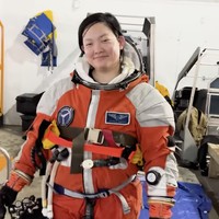 Amanda Nguyen, seorang aktivis hak asasi manusia dan ilmuwan keturunan Vietnam-Amerika, akan mencetak sejarah sebagai wanita Asia Tenggara pertama yang terbang ke luar angkasa. Pada 14 April 2025, ia akan meluncur ke luar angkasa melalui misi Blue Origin New Shepard 31, sebuah penerbangan luar angkasa komersial yang juga akan membawa selebriti seperti Katy Perry dan Gayle King. Foto: dok. Instagram @amandangocnguyen