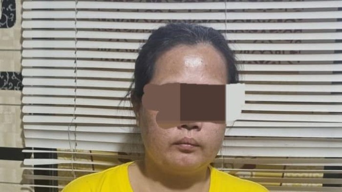 AN pelaku penikaman ketua RT di Batam saat diamankan polisi.