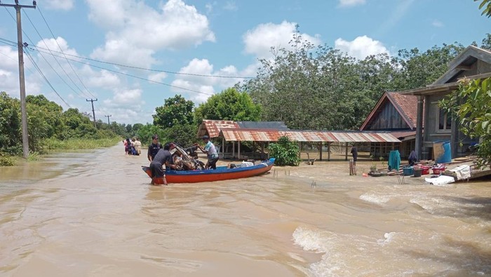 Banjir di wilayah Muba terjadi akibat luapan sungai.