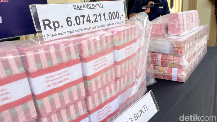Barang bukti dalam kasus korupsi pengadaan alat praktik SMK di Dinas Pendidikan Provinsi Jambi tahun anggaran 2021.