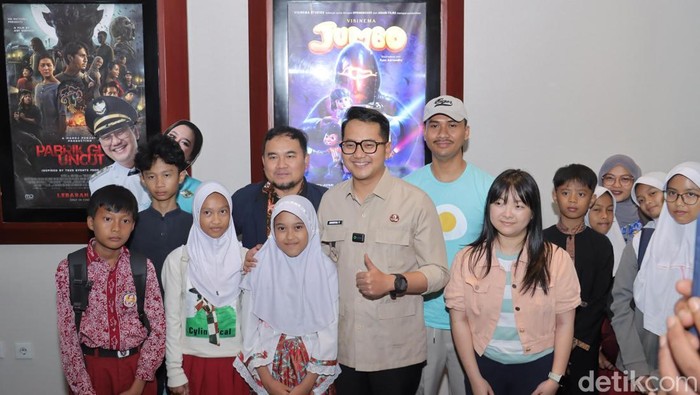 Bocah Cimahi nonton film jumbo bareng Wakil Wali Kota Adhitia Yudisthira