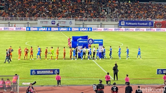 Borneo FC melawan Persib di Stadion Segiri Samarinda.