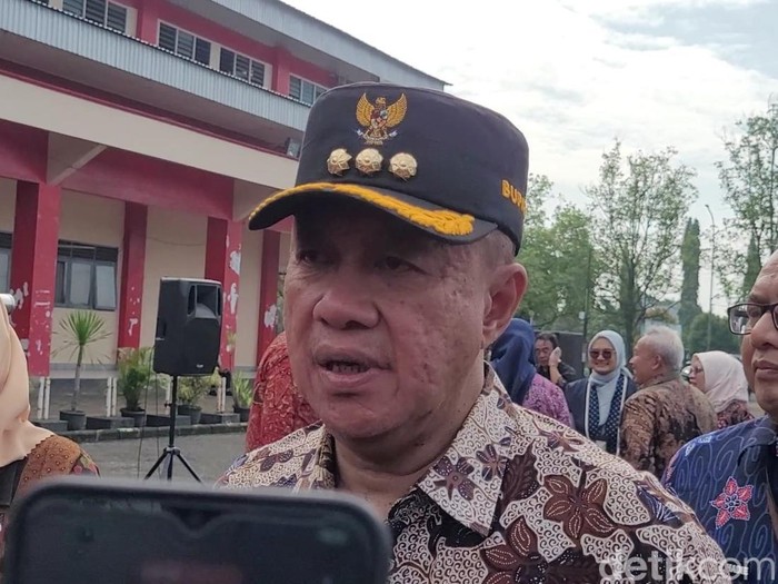 Bupati Banyumas, Sadewo Tri Lastiono, di GOR Satria Purwokerto, Jumat (11/4/2025).