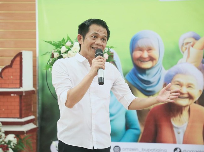 Bupati Purwakarta Saepul Bahri Binzein