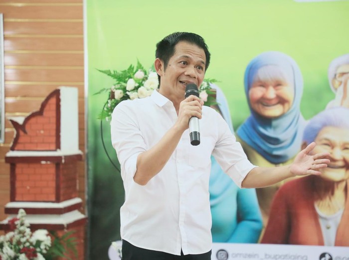 Bupati Purwakarta Saepul Bahri Binzein