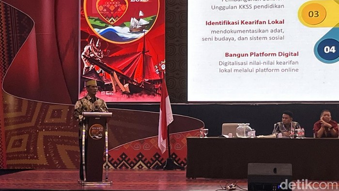 Calon Ketua KKSS Andi Amran Sulaiman menyampaikan visi misi di Mubes KKSS di Hotel Four Point by Sheraton, Jumat (11/4).