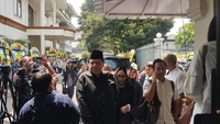 Founder CT Corp, Chairul Tanjung (CT) merasa kehilangan Titiek Puspa. CT mengaku cukup lama mengenal Titiek Puspa. CT mengatakan, Titiek Puspa sudah sering mengisi acara di Trans TV sejak tahun 2001. Menurut CT, Titiek Puspa menggemari sejumlah program di Trans 7, di antaranya Lapor Pak dan Arisan. (Foto: Fawdi/detik).