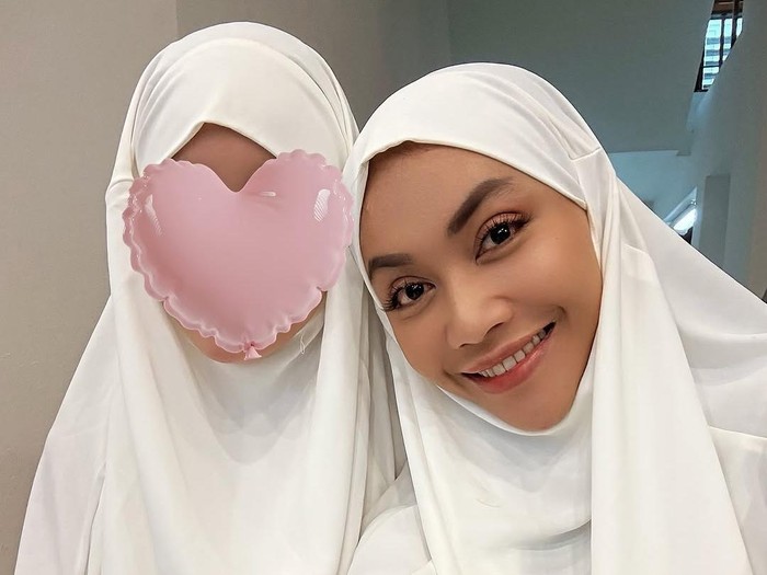 Denada dan Putrinya Denada dan Putrinya