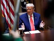 Trump Ngeluh Uji Mobil di Jepang: Dijatuhi Bola Boling, Penyok Nggak Lolos
