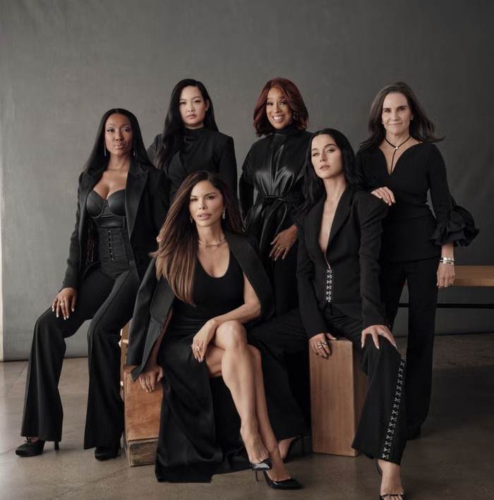 Enam Wanita ke Luar Angkasa