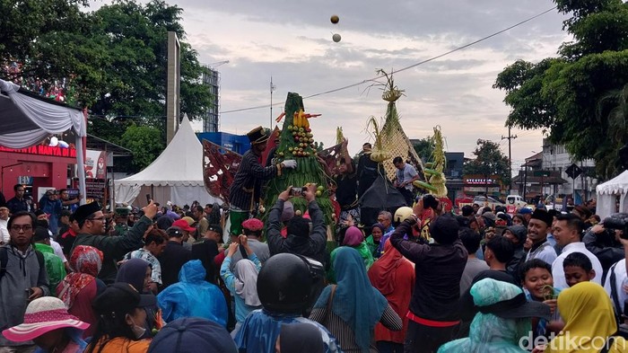 Festival Grebek Ketupat di Kota Batu