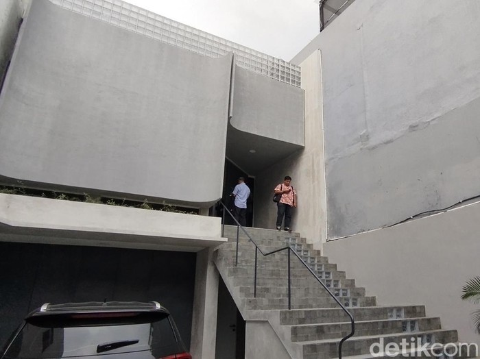 Galeri seni ara contemporary di kawasan Senayan, Jakarta Pusat. Galeri seni ara contemporary di kawasan Senayan, Jakarta Pusat.