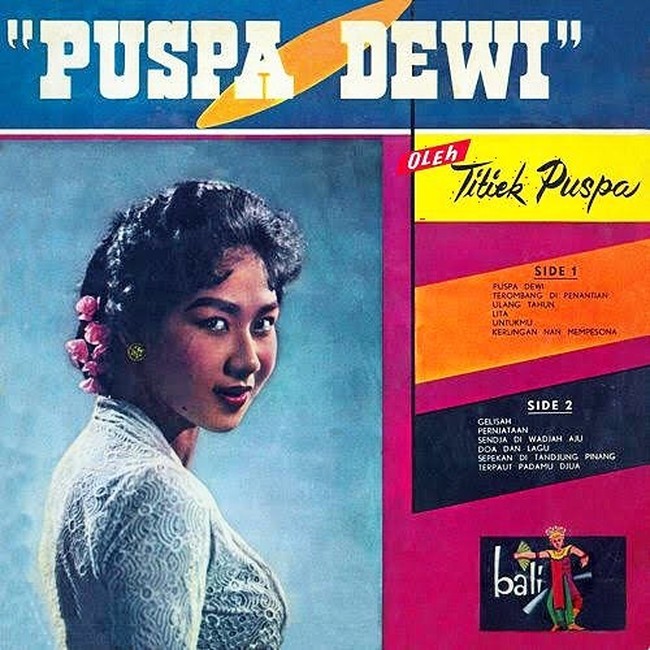 Meski tak direstui oleh orangtuanya, Titiek Puspa yang bernama asli Sudarwati itu tetap bersikeras menjadi penyanyi. Salah satu album pertamanya, Puspa Dewi, dirilis pada 1960-an, dengan sampul depan yang memperlihatkan Titiek berbalut kebaya dengan rambut yang disanggul alami dan wajah berpulas riasan klasik nan elegan. (Foto: Instagram/@titiekpuspa_official)