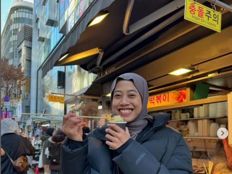 Gaya Seru Megawati Hangestri Saat Kulineran di Korea Selatan