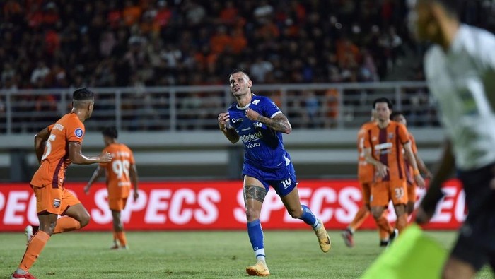 Gelandang PERSIB, Tyronne Del Pino merayakan gol ke gawang Borneo FC pada pertandingan pekan ke-28 Liga 1 2024/25 di Stadion Segiri Samarinda, Jumat, 11 April 2025.