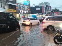 Diguyur Hujan Deras, Jalan di Pusat Kota Banda Aceh Tergenang