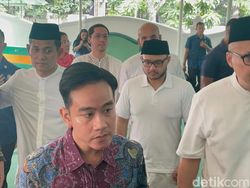 Wapres Gibran Turut Salatkan Jenazah Titiek Puspa