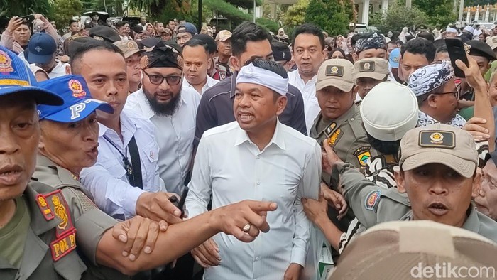 Gubernur Jawa Barat Dedi Mulyadi usai luncurkan program nyaah ka Indung