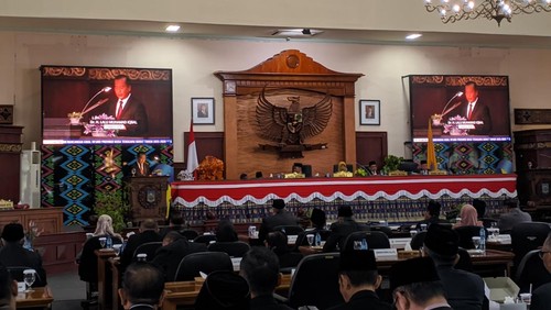 Gubernur NTB Lalu Muhamad Iqbal saat menyampaikan RPJMD dalam rapat paripurna di DPRD NTB, Jumat (11/4/2025).