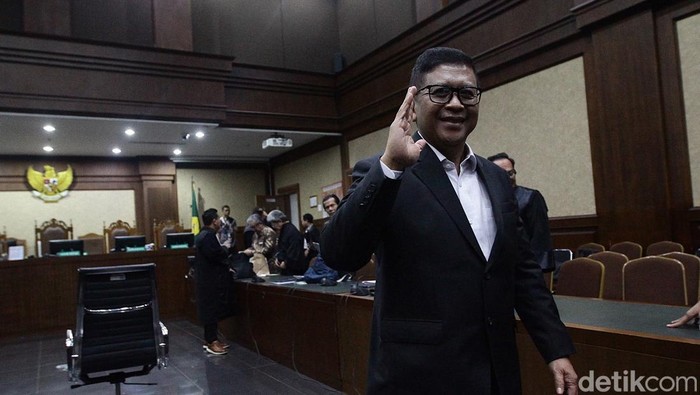 Hakim Tolak Eksepsi Hasto, Sidang Lanjut ke Pokok Perkara Majelis hakim menolak eksepsi atau nota keberatan Sekjen PDIP, Hasto Kristiyanto. Sidang permasalahan praduga suap itu dilanjutkan ke tahap pembuktian.