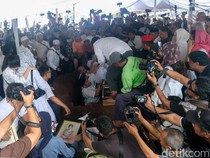 Jenazah Titiek Puspa Dimakamkan di TPU Tanah Kusir Jakarta