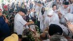 Haru Iringi Pemakaman Titiek Puspa