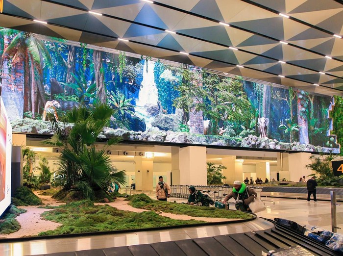 Instalasi seni di Bandara Soetta