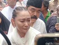 Video Air Mata Inul untuk Titiek Puspa: Saya Beruntung Dekat Sama Eyang