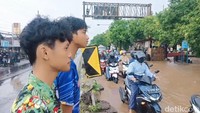 Kepala BPBD Kabupaten Pasuruan Sugeng Hariyadi menyatakan sungai meluap karena hujan cukup deras di wilayah hulu.