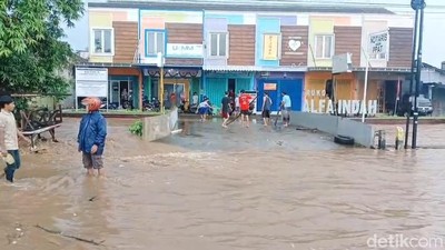 Sungai di Pasuruan Meluap, Jalan Malang-Surabaya Tergenang