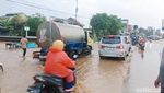 Sungai di Pasuruan Meluap, Jalan Malang-Surabaya Tergenang
