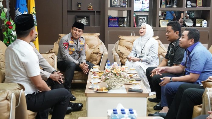 Kapolda Riau Irjen Herry Heryawan berkunjung ke kampus Universitas Riau.