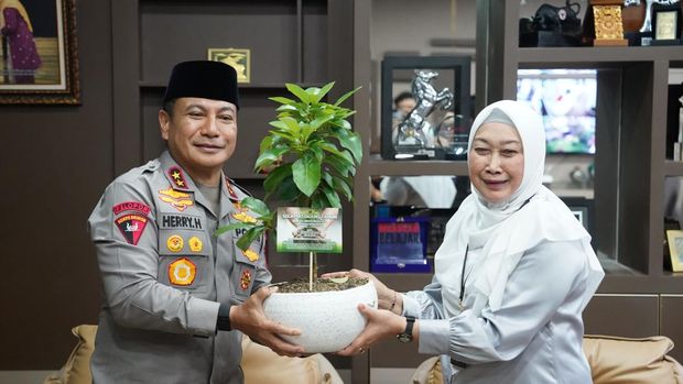 Kapolda Riau Irjen Herry Heryawan berkunjung ke kampus Universitas Riau.