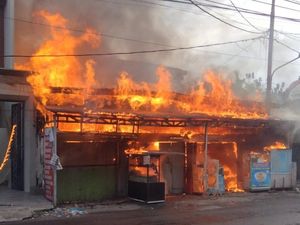 3 Kios Terbakar di Jalan Syailendra Medan